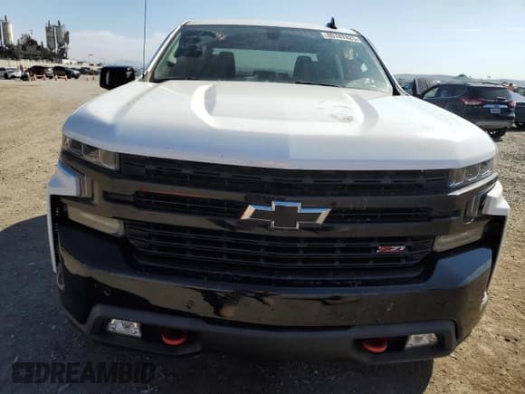 ✅ 2022 Chevrolet Silverado 1500 LT Trail Boss • VIN: 1GCPYFED1NZ200359 • Lot: 80747425. Wystawiony na Copart z przebiegiem 50 119 mil. Bezpłatny archiwum sprzedaży aukcyjnych z USA i szczegółowy raport historii pojazdu na DreamBid. Zdjęcie 5.
