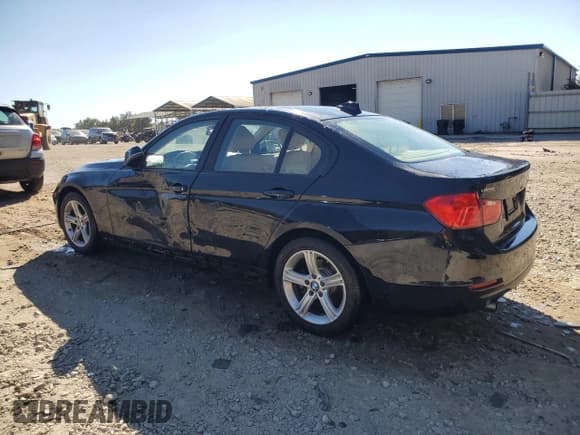 ✅ 2015 BMW 3 Series 320i • VIN: WBA3B1C5XFK136022 • Lot: 86779965. Wystawiony na Copart z przebiegiem 110 522 mil. Bezpłatny archiwum sprzedaży aukcyjnych z USA i szczegółowy raport historii pojazdu na DreamBid. Zdjęcie 2.