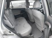 ✅ 2006 Toyota RAV4 Limited • VIN: JTMBK31V265004402 • Lot: 43783688. Wystawiony na IAAI z przebiegiem 218 113 mil. Bezpłatny archiwum sprzedaży aukcyjnych z USA i szczegółowy raport historii pojazdu na DreamBid. Zdjęcie 8.