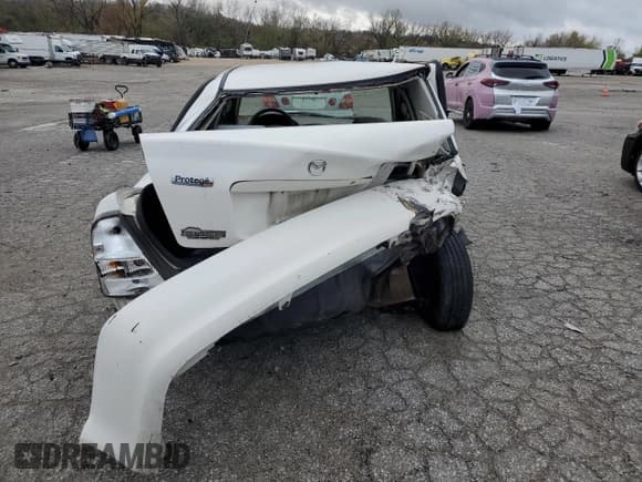 ✅ 2000 Mazda Protege DX • VIN: JM1BJ2223Y0295154 • Lot: 79511954. Wystawiony na Copart z przebiegiem 116 781 mil. Bezpłatny archiwum sprzedaży aukcyjnych z USA i szczegółowy raport historii pojazdu na DreamBid. Zdjęcie 6.