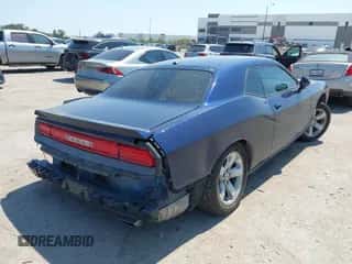 2014 Dodge Challenger SXT z VIN 2C3CDYAG2EH253498, wystawiony jako IAAI lot #43141265 z przebiegiem 201 610 mil mil oraz . Historia ofert i sprzedaży dostępna na DreamBid. Obrazek 4.