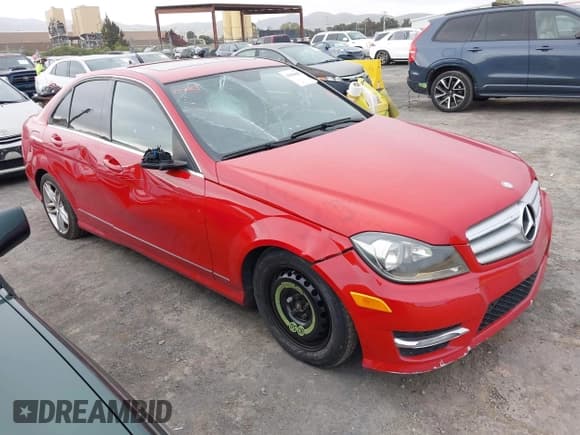 ✅ 2013 Mercedes-Benz C 250 Sport • VIN: WDDGF4HB3DR254481 • Лот: 43588089. Опубликован ранее на IAAI с пробегом 156 128 миль. Бесплатный доступ к архиву аукционных продаж из США и подробный отчёт об истории автомобиля на DreamBid. Изображение 1.