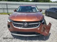 ✅ 2022 Buick Envision Essence • VIN: LRBFZNR42ND073145 • Lot: 63874585. Wystawiony na Copart z przebiegiem 95 048 mil. Bezpłatny archiwum sprzedaży aukcyjnych z USA i szczegółowy raport historii pojazdu na DreamBid. Zdjęcie 5.