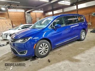 ✅ 2018 Chrysler Pacifica Touring L • VIN: 2C4RC1BG3JR234073 • Lot: 94766545. Wystawiony na Copart z przebiegiem 80 579 mil. Bezpłatny archiwum sprzedaży aukcyjnych z USA i szczegółowy raport historii pojazdu na DreamBid. Zdjęcie 1.