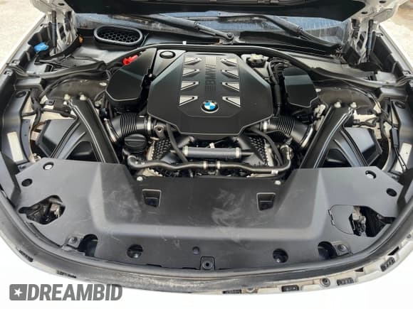 ✅ 2023 BMW 7 Series 760i xDrive • VIN: WBA33EJ06PCL49704 • Лот: 76090314. Опубликован ранее на Copart с пробегом 27 123 миль. Бесплатный доступ к архиву аукционных продаж из США и подробный отчёт об истории автомобиля на DreamBid. Изображение 11.