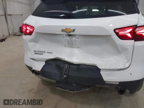 ✅ 2020 Chevrolet Blazer LT • VIN: 3GNKBHRS7LS600752 • Lot: 42927673. Listed on IAAI with 67,885 mi. Free auction sales archive from the USA and detailed vehicle history report at DreamBid. Image 6.