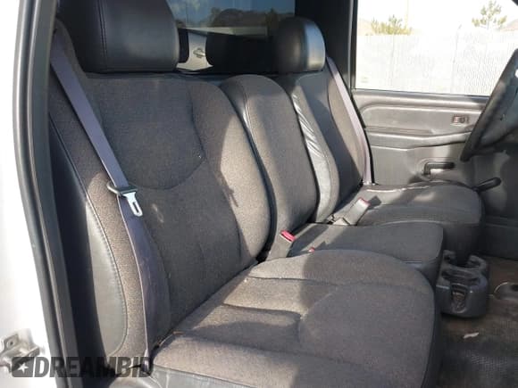 ✅ 2004 Chevrolet Silverado 2500HD • VIN: 1GBHK24UX4E257038 • Lot: 41609683. Listed on IAAI with 144,382 mi. Free auction sales archive from the USA and detailed vehicle history report at DreamBid. Image 8.