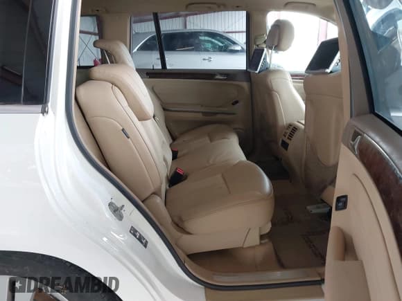 ✅ 2011 Mercedes-Benz GL 450 • VIN: 4JGBF7BE6BA654311 • Lot: 43363340. Listed on IAAI with 111,517 mi. Free auction sales archive from the USA and detailed vehicle history report at DreamBid. Image 8.