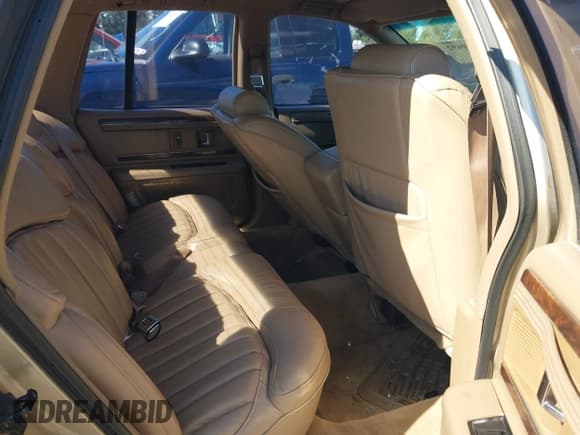 ✅ 1995 Buick Roadmaster Collectors Edition • VIN: 1G4BN52P3SR403580 • Lot: 42850692. Wystawiony na IAAI z przebiegiem 95 738 mil. Bezpłatny archiwum sprzedaży aukcyjnych z USA i szczegółowy raport historii pojazdu na DreamBid. Zdjęcie 8.