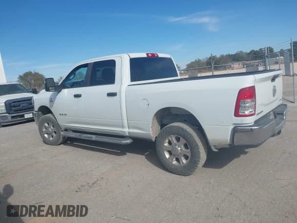 ✅ 2024 Ram 2500 Big Horn • VIN: 3C6UR5DL5RG311173 • Лот: 43805650. Опубликован ранее на IAAI с пробегом 45 227 миль. Бесплатный доступ к архиву аукционных продаж из США и подробный отчёт об истории автомобиля на DreamBid. Изображение 14.