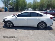 ✅ 2020 Kia Forte LXS • VIN: 3KPF24AD5LE239634 • Lot: 42392281. Wystawiony na IAAI z przebiegiem 74 612 mil. Bezpłatny archiwum sprzedaży aukcyjnych z USA i szczegółowy raport historii pojazdu na DreamBid. Zdjęcie 15.