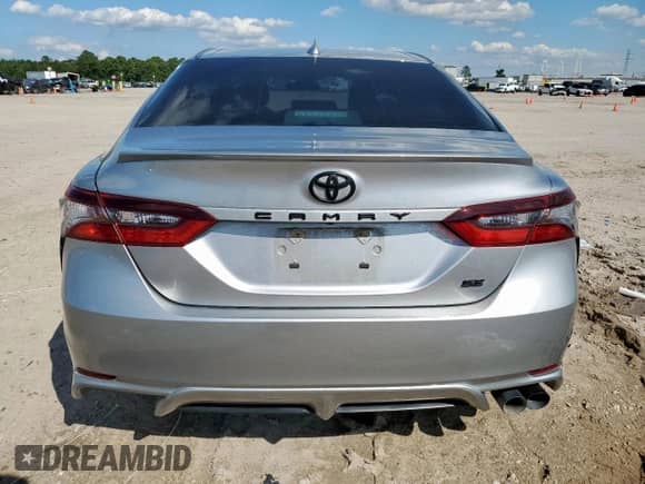 2022 Toyota Camry SE z VIN 4T1G11AK5NU669622, wystawiony jako Copart lot #81820025 z przebiegiem 38 414 mil mil oraz Szkoda całkowita • Salvage title. Historia ofert i sprzedaży dostępna na DreamBid. Obrazek 6.