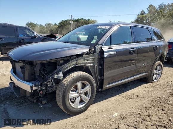 ✅ 2025 Kia Sorento LX • VIN: 5XYRG4JC6SG388688 • Лот: 86437745. Опубликован ранее на Copart с пробегом 4 848 миль. Бесплатный доступ к архиву аукционных продаж из США и подробный отчёт об истории автомобиля на DreamBid. Изображение 1.