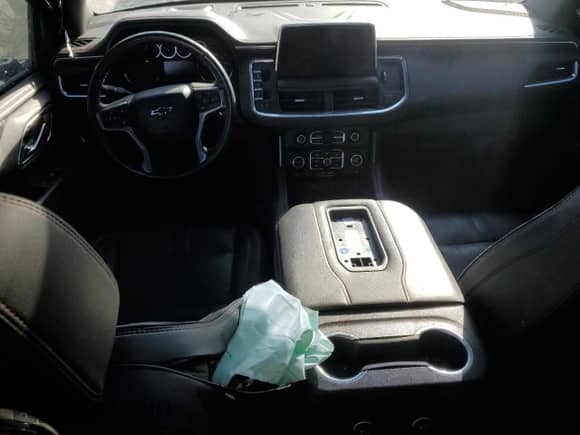 ✅ 2021 Chevrolet Suburban RST • VIN: 1GNSCEKD5MR256317 • Lot: 46294685. Wystawiony na Copart z przebiegiem 72 688 mil. Bezpłatny archiwum sprzedaży aukcyjnych z USA i szczegółowy raport historii pojazdu na DreamBid. Zdjęcie 8.