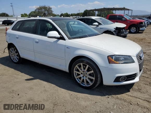 ✅ 2010 Audi A3 Premium Plus • VIN: WAUKEAFM6AA133526 • Lot: 70902774. Wystawiony na Copart z przebiegiem 161 090 mil. Bezpłatny archiwum sprzedaży aukcyjnych z USA i szczegółowy raport historii pojazdu na DreamBid. Zdjęcie 4.