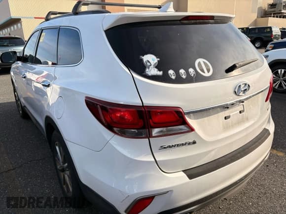 ✅ 2017 Hyundai Santa Fe SE • VIN: KM8SNDHF6HU224058 • Lot: 92270305. Listed on Copart with 142,941 mi. Free auction sales archive from the USA and detailed vehicle history report at DreamBid. Image 3.