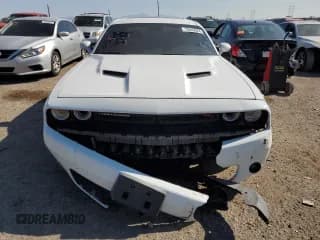 ✅ 2015 Dodge Challenger R/T • VIN: 2C3CDZATXFH708649 • Lot: 70843824. Wystawiony na Copart z przebiegiem 72 986 mil. Bezpłatny archiwum sprzedaży aukcyjnych z USA i szczegółowy raport historii pojazdu na DreamBid. Zdjęcie 5.