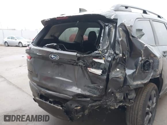 ✅ 2024 Subaru Ascent Onyx • VIN: 4S4WMAHD7R3407462 • Lot: 42181255. Listed on IAAI with 24,373 mi. Free auction sales archive from the USA and detailed vehicle history report at DreamBid. Image 6.