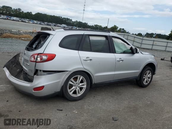 ✅ 2011 Hyundai Santa Fe Limited • VIN: 5XYZK3AB6BG090500 • Lot: 70398164. Listed on Copart with 188,910 mi. Free auction sales archive from the USA and detailed vehicle history report at DreamBid. Image 3.