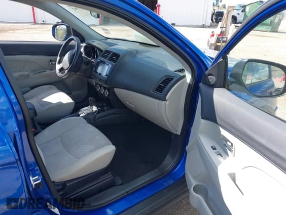 ✅ 2017 Mitsubishi Outlander SE • VIN: JA4AP3AW6HZ047863 • Lot: 43277002. Listed on IAAI with 143,509 mi. Free auction sales archive from the USA and detailed vehicle history report at DreamBid. Image 5.