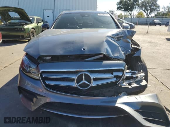 ✅ 2018 Mercedes-Benz E 400 • VIN: WDDZF6GB1JA377972 • Лот: 82543525. Опубликован ранее на Copart с пробегом 93 848 миль. Бесплатный доступ к архиву аукционных продаж из США и подробный отчёт об истории автомобиля на DreamBid. Изображение 5.