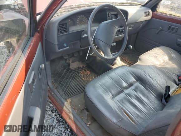 ✅ 1989 Toyota Pickup • VIN: JT4RN81R4K5040365 • Lot: 70644374. Wystawiony na Copart z przebiegiem 141 205 mil. Bezpłatny archiwum sprzedaży aukcyjnych z USA i szczegółowy raport historii pojazdu na DreamBid. Zdjęcie 8.