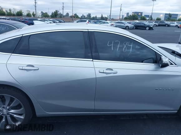 2016 Chevrolet Malibu Premier z VIN 1G1ZH5SX8GF227377, wystawiony jako IAAI lot #43244784 z przebiegiem 134 410 mil mil oraz . Historia ofert i sprzedaży dostępna na DreamBid. Obrazek 13.