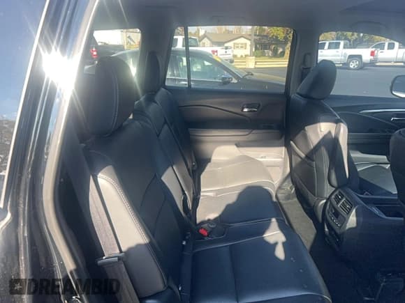 ✅ 2018 Honda Pilot EX-L • VIN: 5FNYF6H53JB007855 • Лот: 91276035. Опубликован ранее на Copart с пробегом 106 331 миль. Бесплатный доступ к архиву аукционных продаж из США и подробный отчёт об истории автомобиля на DreamBid. Изображение 6.