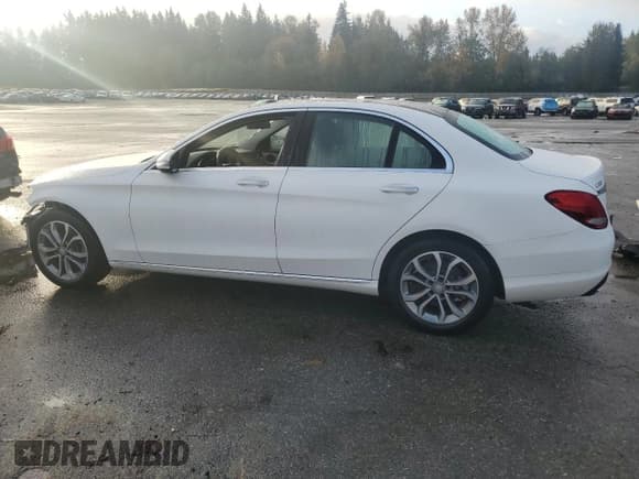 ✅ 2016 Mercedes-Benz C 300 Luxury • VIN: 55SWF4KB1GU101847 • Lot: 89869905. Wystawiony na Copart z przebiegiem 85 808 mil. Bezpłatny archiwum sprzedaży aukcyjnych z USA i szczegółowy raport historii pojazdu na DreamBid. Zdjęcie 2.