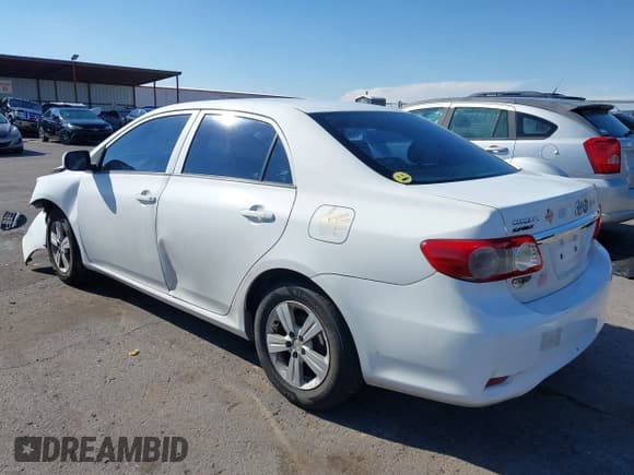 ✅ 2013 Toyota Corolla LE • VIN: 5YFBU4EE9DP082556 • Lot: 43267843. Wystawiony na IAAI z przebiegiem 317 810 mil. Bezpłatny archiwum sprzedaży aukcyjnych z USA i szczegółowy raport historii pojazdu na DreamBid. Zdjęcie 3.