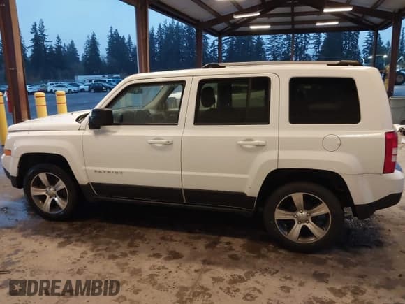 ✅ 2016 Jeep Patriot High Altitude • VIN: 1C4NJPFA5GD621135 • Lot: 43654459. Wystawiony na IAAI z przebiegiem 48 773 mil. Bezpłatny archiwum sprzedaży aukcyjnych z USA i szczegółowy raport historii pojazdu na DreamBid. Zdjęcie 14.