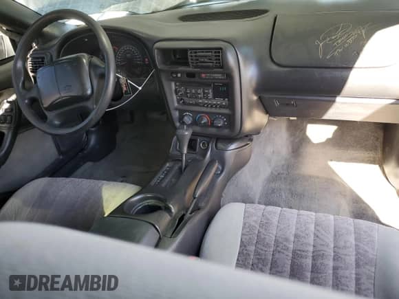 2002 Chevrolet Camaro Z28 z VIN 2G1FP22G922146192, wystawiony jako Copart lot #87924525 z przebiegiem 151 770 mil mil oraz Szkoda całkowita • Salvage title. Historia ofert i sprzedaży dostępna na DreamBid. Obrazek 8.