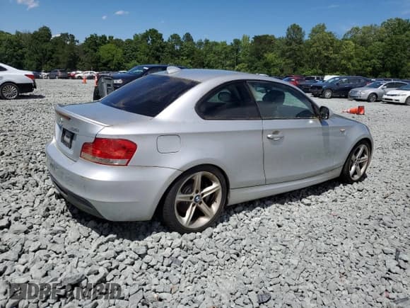 ✅ 2011 BMW 1 Series 135i • VIN: WBAUC9C52BVM08927 • Лот: 58261875. Опубликован ранее на Copart с пробегом Не указан. Бесплатный доступ к архиву аукционных продаж из США и подробный отчёт об истории автомобиля на DreamBid. Изображение 3.