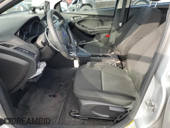 ✅ 2017 Ford Focus S • VIN: 1FADP3E21HL263932 • Lot: 80700175. Wystawiony na Copart z przebiegiem 59 441 mil. Bezpłatny archiwum sprzedaży aukcyjnych z USA i szczegółowy raport historii pojazdu na DreamBid. Zdjęcie 7.