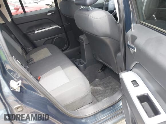 ✅ 2008 Jeep Patriot Sport • VIN: 1J8FF28W98D736350 • Lot: 42521726. Listed on IAAI with 213,473 mi. Free auction sales archive from the USA and detailed vehicle history report at DreamBid. Image 8.