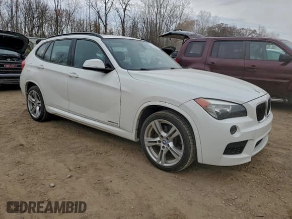 ✅ 2014 BMW X1 xDrive28i • VIN: WBAVL1C52EVY11901 • Lot: 93847975. Wystawiony na Copart z przebiegiem 83 123 mil. Bezpłatny archiwum sprzedaży aukcyjnych z USA i szczegółowy raport historii pojazdu na DreamBid. Zdjęcie 4.