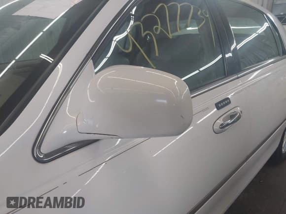 ✅ 2010 Lincoln Town Car Signature Limited • VIN: 2LNBL8CV9AX615800 • Lot: 43277739. Listed on IAAI with 141,130 mi. Free auction sales archive from the USA and detailed vehicle history report at DreamBid. Image 12.