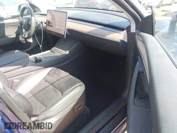 ✅ 2024 Tesla Model Y • VIN: 7SAYGDED2RF119770 • Лот: 42462600. Опубликован ранее на IAAI с пробегом 6 712 миль. Бесплатный доступ к архиву аукционных продаж из США и подробный отчёт об истории автомобиля на DreamBid. Изображение 5.