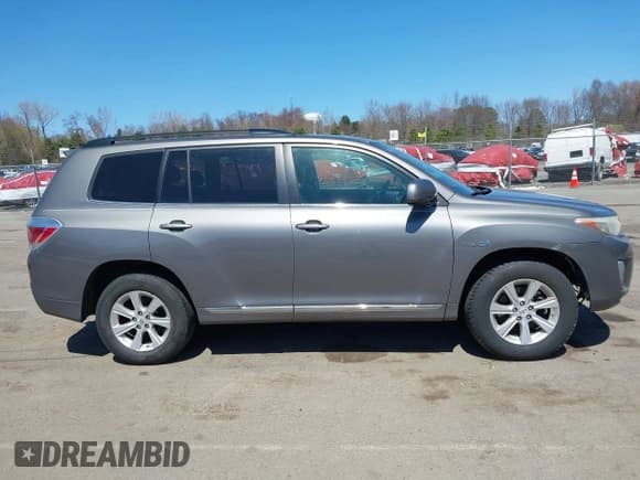 ✅ 2011 Toyota Highlander • VIN: JTEBC3EH6B2000720 • Lot: 42027115. Listed on IAAI with 407,466 mi. Free auction sales archive from the USA and detailed vehicle history report at DreamBid. Image 14.