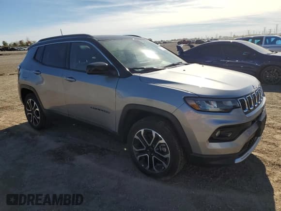 ✅ 2023 Jeep Compass (RED) Edition • VIN: 3C4NJDCN6PT560099 • Lot: 89707435. Wystawiony na Copart z przebiegiem 46 181 mil. Bezpłatny archiwum sprzedaży aukcyjnych z USA i szczegółowy raport historii pojazdu na DreamBid. Zdjęcie 4.