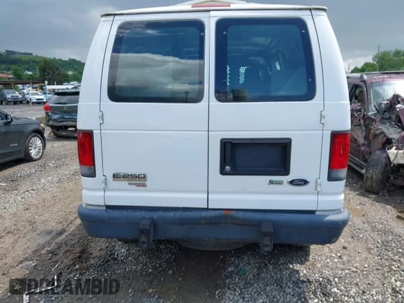 ✅ 2012 Ford Econoline Cargo Recreational • VIN: 1FTNE2EW9CDB05469 • Лот: 42473914. Опубликован ранее на IAAI с пробегом 162 920 миль. Бесплатный доступ к архиву аукционных продаж из США и подробный отчёт об истории автомобиля на DreamBid. Изображение 16.