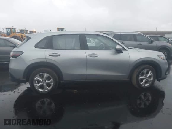 ✅ 2024 Honda HR-V LX • VIN: 3CZRZ2H32RM762421 • Lot: 43579377. Listed on IAAI with 13,886 mi. Free auction sales archive from the USA and detailed vehicle history report at DreamBid. Image 13.