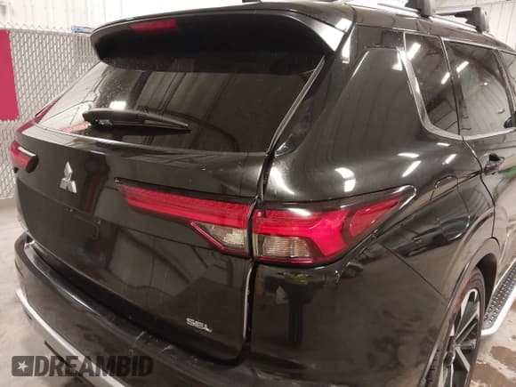 ✅ 2022 Mitsubishi Outlander SEL • VIN: JA4J4VA80NZ073506 • Lot: 43682538. Listed on IAAI with 53,722 mi. Free auction sales archive from the USA and detailed vehicle history report at DreamBid. Image 17.