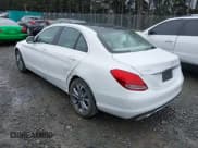 ✅ 2017 Mercedes-Benz C 300 • VIN: 55SWF4KB5HU232085 • Lot: 41852193. Wystawiony na IAAI z przebiegiem 32 651 mil. Bezpłatny archiwum sprzedaży aukcyjnych z USA i szczegółowy raport historii pojazdu na DreamBid. Zdjęcie 3.