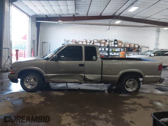 ✅ 2003 Chevrolet S-10 LS • VIN: 1GCCS19X538117656 • Лот: 41372508. Опубликован ранее на IAAI с пробегом 250 427 миль. Бесплатный доступ к архиву аукционных продаж из США и подробный отчёт об истории автомобиля на DreamBid. Изображение 14.