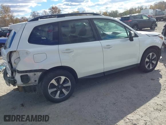 ✅ 2018 Subaru Forester Premium • VIN: JF2SJAGC5JH584766 • Lot: 43581725. Wystawiony na IAAI z przebiegiem 114 001 mil. Bezpłatny archiwum sprzedaży aukcyjnych z USA i szczegółowy raport historii pojazdu na DreamBid. Zdjęcie 4.