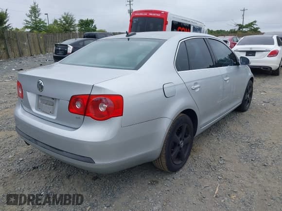 ✅ 2006 Volkswagen Jetta 2.5L • VIN: 3VWSF71KX6M730663 • Лот: 42944562. Опубликован ранее на IAAI с пробегом 150 255 миль. Бесплатный доступ к архиву аукционных продаж из США и подробный отчёт об истории автомобиля на DreamBid. Изображение 4.