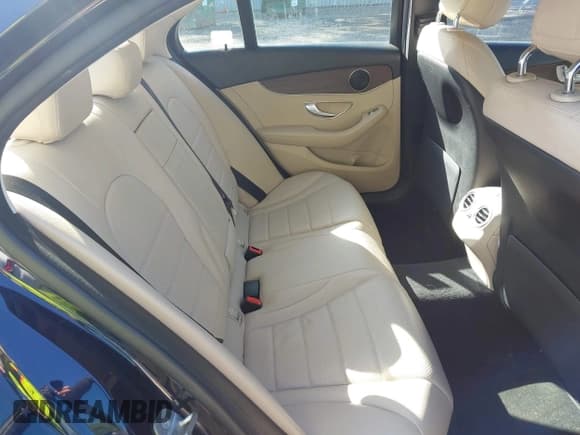 ✅ 2020 Mercedes-Benz C 300 • VIN: WDDWF8EB9LR561644 • Lot: 42129327. Wystawiony na IAAI z przebiegiem 31 033 mil. Bezpłatny archiwum sprzedaży aukcyjnych z USA i szczegółowy raport historii pojazdu na DreamBid. Zdjęcie 8.