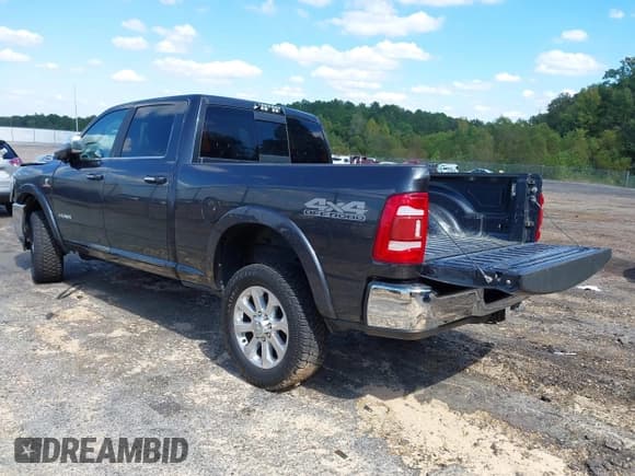 ✅ 2021 Ram 2500 Laramie • VIN: 3C6UR5FL2MG579541 • Lot: 43391861. Wystawiony na IAAI z przebiegiem 101 763 mil. Bezpłatny archiwum sprzedaży aukcyjnych z USA i szczegółowy raport historii pojazdu na DreamBid. Zdjęcie 3.