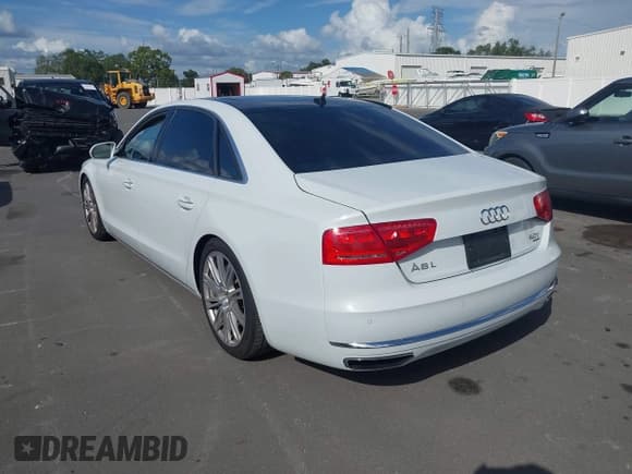 ✅ 2013 Audi A8 4.0L • VIN: WAUR2AFD6DN014637 • Lot: 43375721. Wystawiony na IAAI z przebiegiem 80 588 mil. Bezpłatny archiwum sprzedaży aukcyjnych z USA i szczegółowy raport historii pojazdu na DreamBid. Zdjęcie 3.